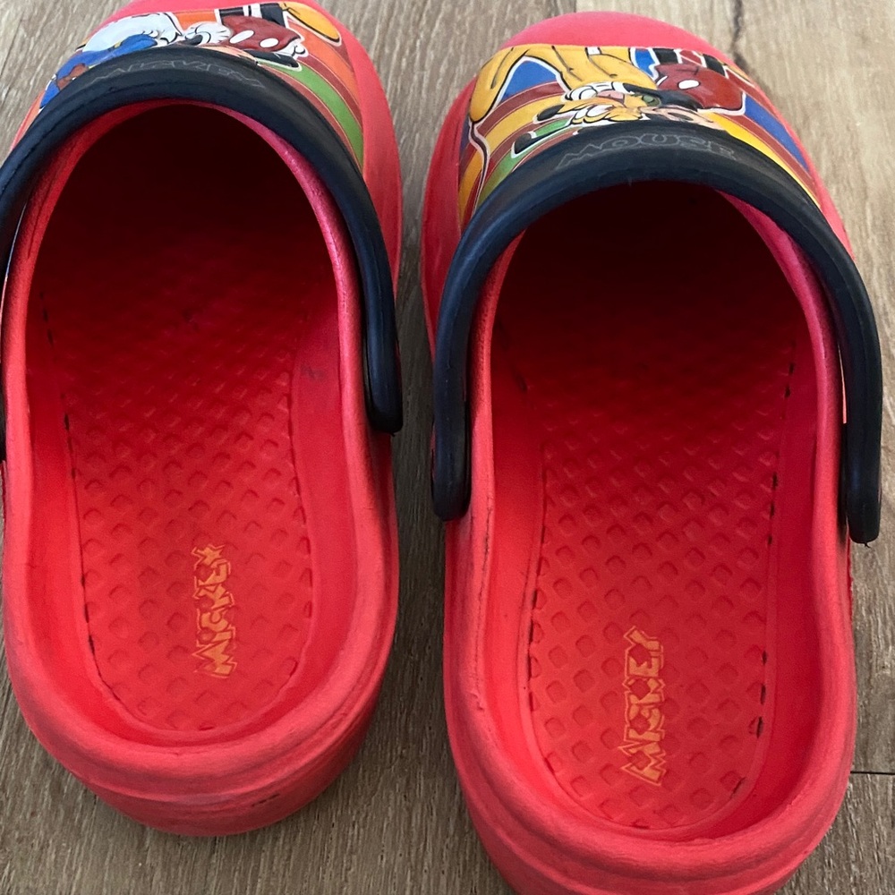 Mickey Crocs - Picture 5 of 5